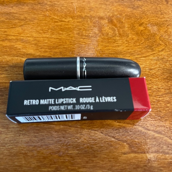 MAC Cosmetics Retro Matte Lipstick 707 Ruby Woo - Picture 2 of 5